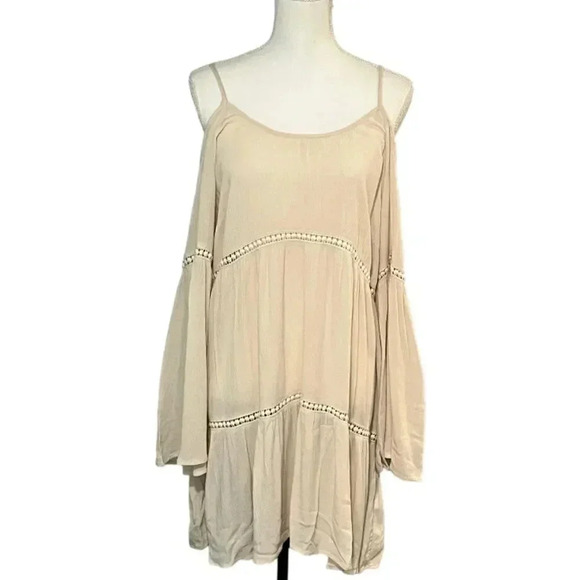 Umgee Dresses & Skirts - Umgee beige size L cold shoulder mini dress EUC